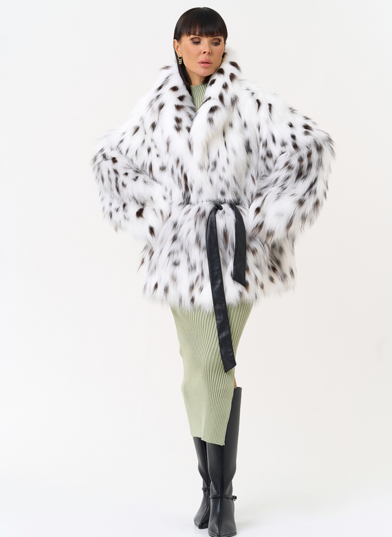 Белая шуба из меха лисы с поясом