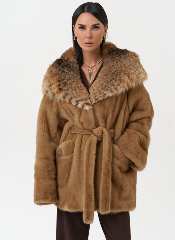Женская шуба из меха норки с капюшоном из меха рыси