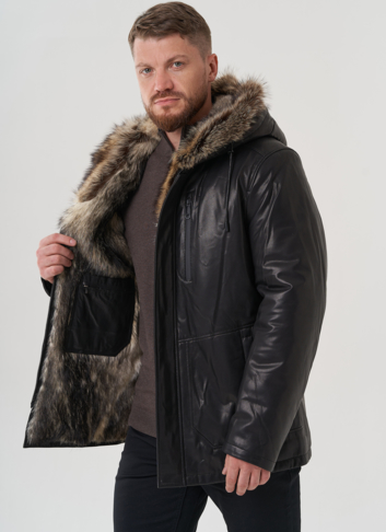 Мужская куртка с капюшоном на мехе из волка