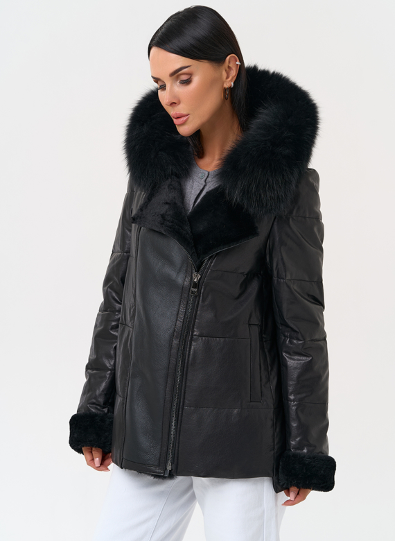 Короткий пуховик из натуральной кожи с капюшоном
