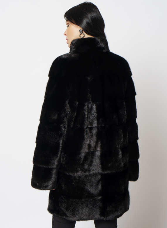 Норковая шуба с воротником стойка черного цвета 