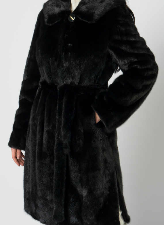 Норковая шуба с капюшоном и поясом черного цвета