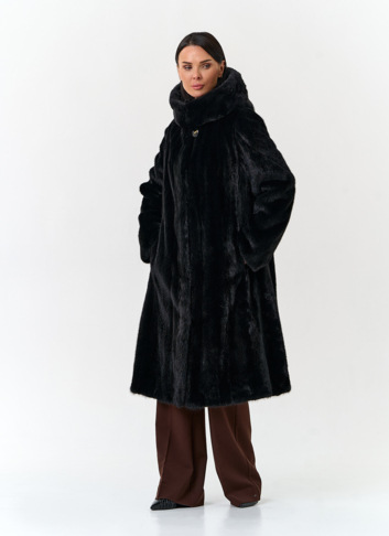Шуба из меха норки с капюшоном