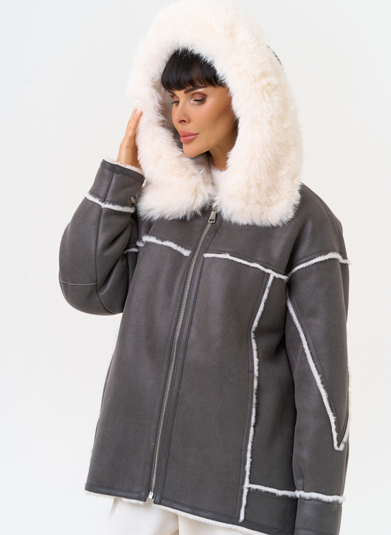 Женская дубленка из эко замши с капюшоном из эко меха