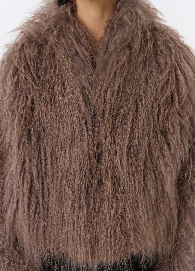 Короткая шуба из ламы модель № 31781 в рассрочку