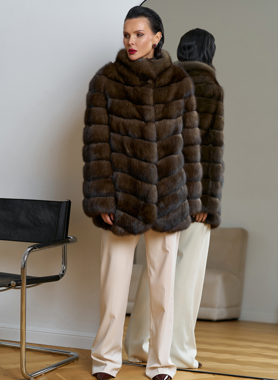 Женская шуба из соболя с воротником стойкой