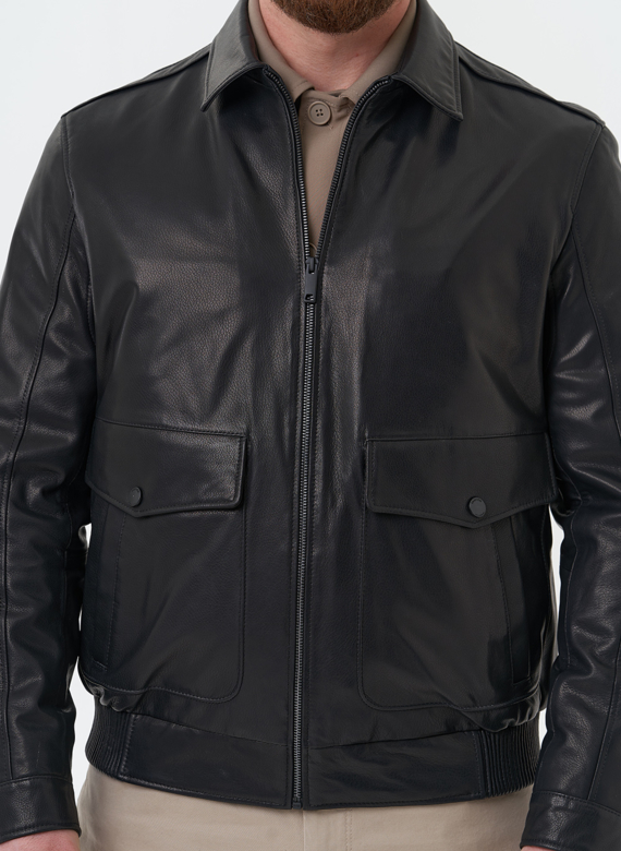 Мужская куртка из натуральной кожи черного цвета 
