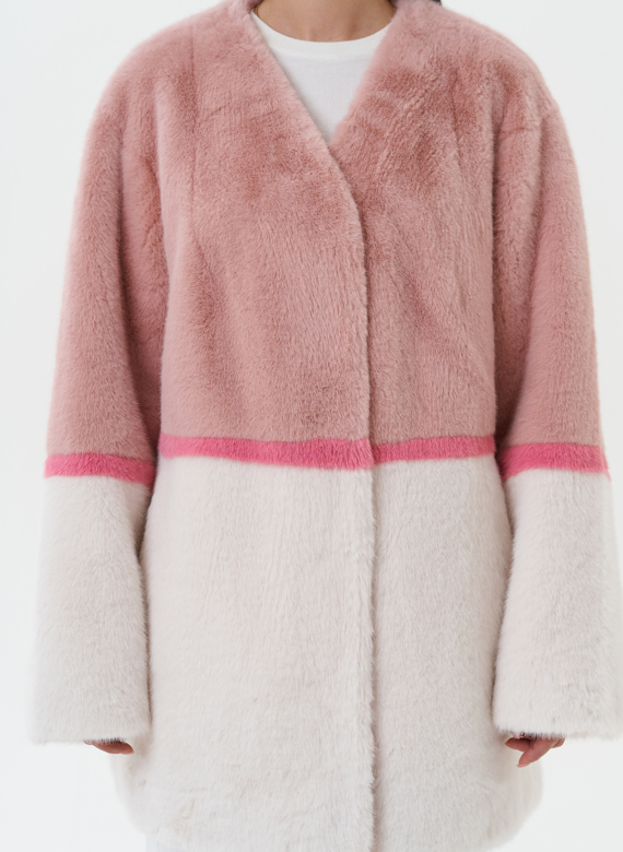 Женская шуба из эко меха в светлом оттенке