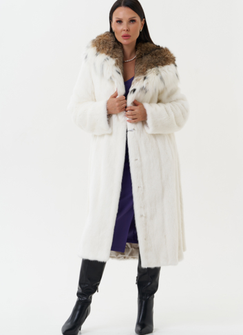 Шуба из белой  норки с капюшоном из рыси