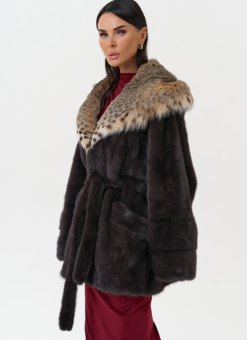 Женская шуба из меха норки с капюшоном из меха рыси