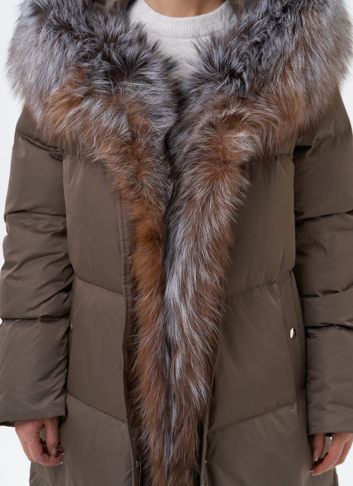 Пуховик с отделкой из меха блюфрост