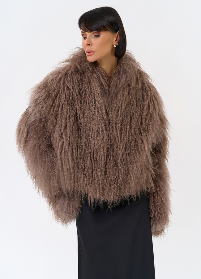 Короткая шуба из ламы модель № 31781 универмаг малина