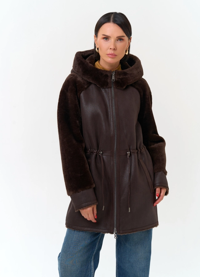 Женская дубленка из эко замши модель № 33900 меха малина