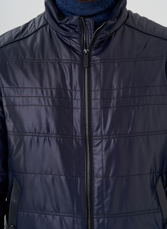 Мужская куртка синего цвета