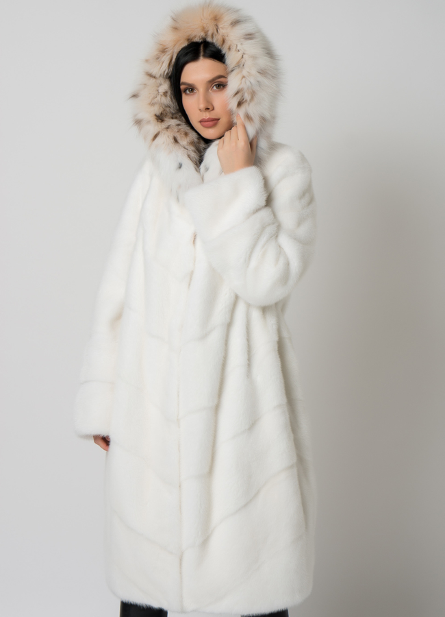 Белая шуба из норки с рысью модель № 25277 универмаг малина