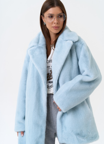 Женская шуба из эко меха в голубом цвете