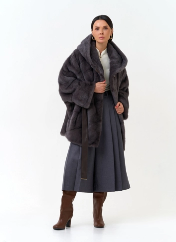 Женская шуба из меха норки с капюшоном фото
