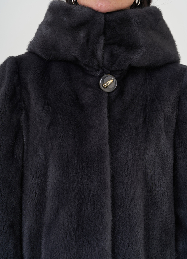 Шуба из норки в цвете графит модель № 31328 в рассрочку