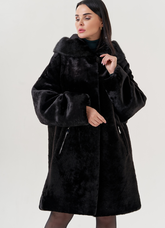 Шуба из овчины с капюшоном  модель № 79636 универмаг малина