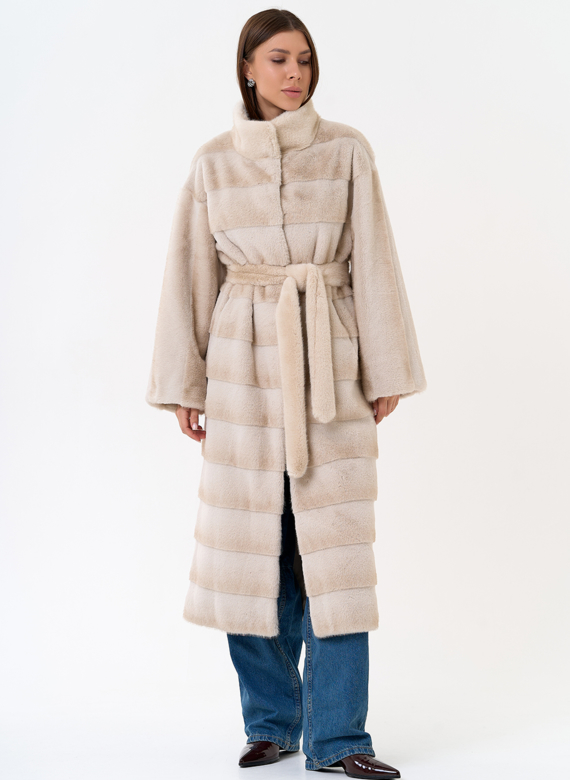 Женское пальто из эко меха с воротником стойкой